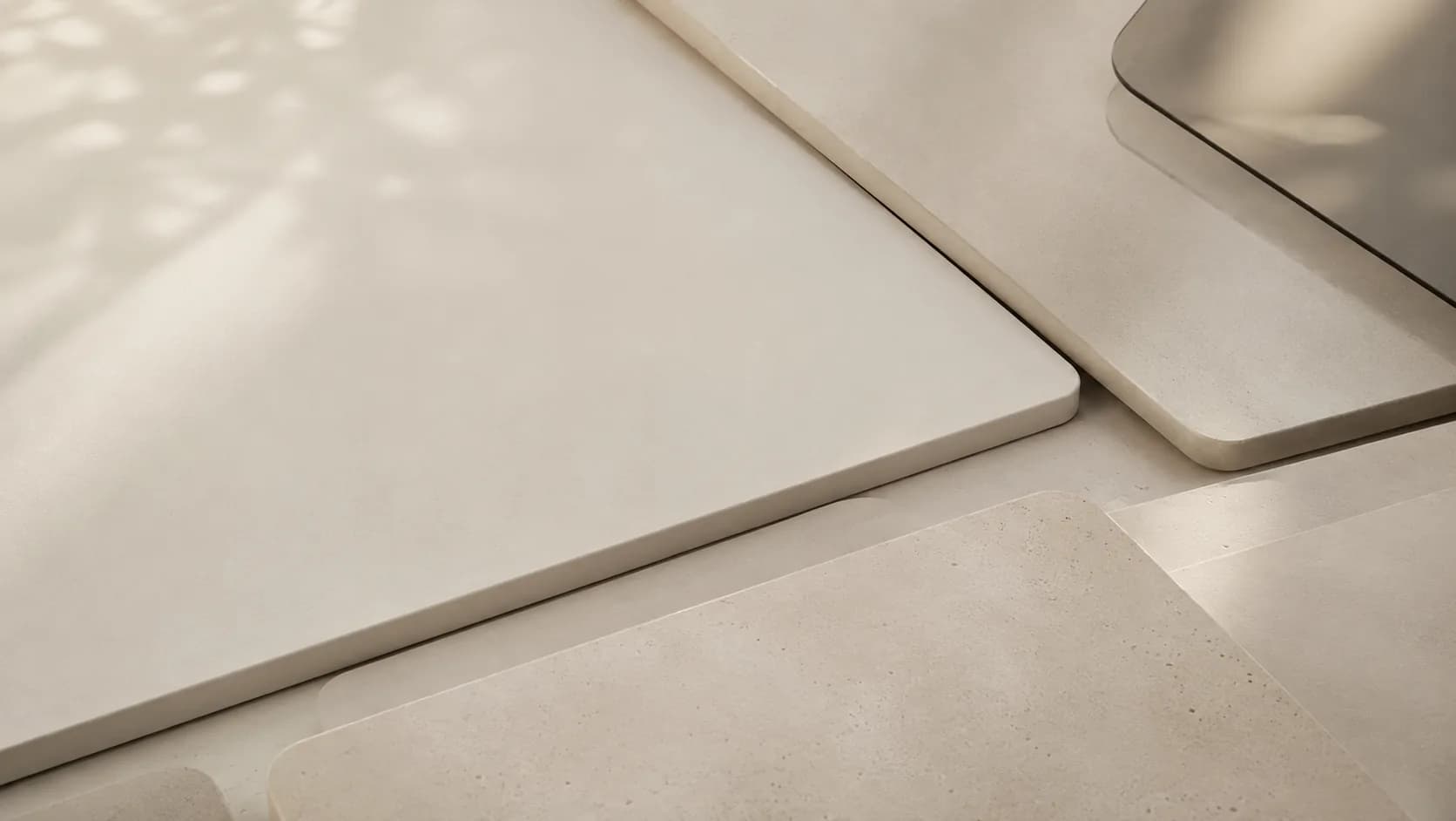 Latar belakang 10 dari koleksi Urutan taktil untuk ruang kerja visual Glass Desktop Box