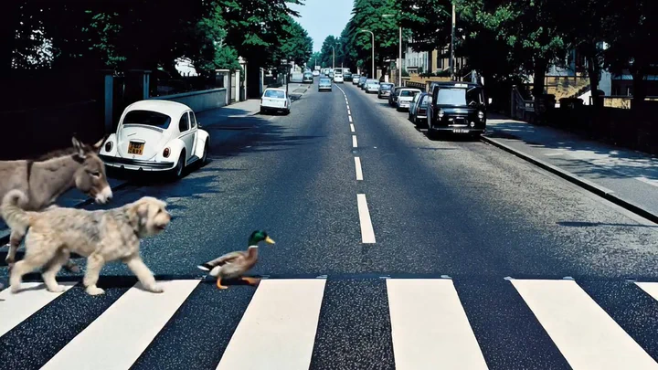道を渡る動物たち — 4匹の動物が遊び心のある街角で道を渡ります。